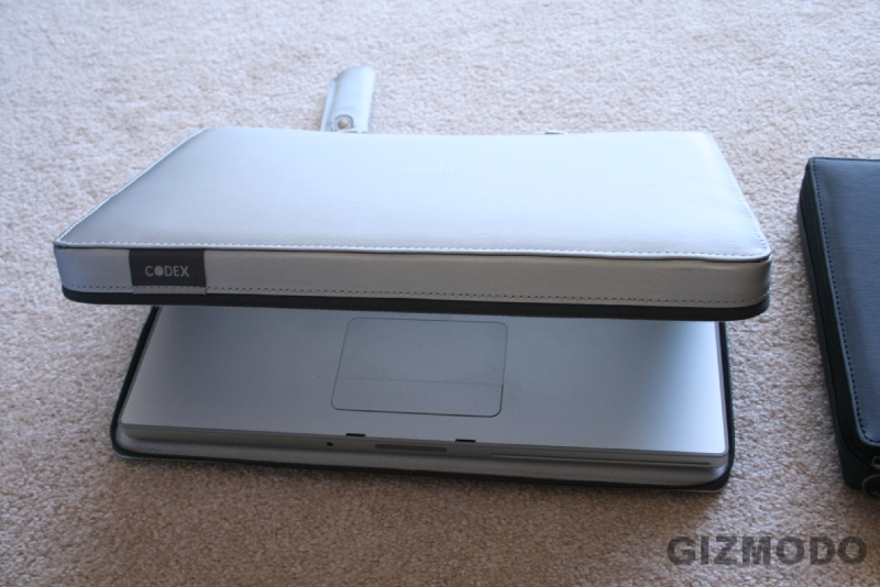 Illustration for article titled Hands-on With Moshi's CODEX MacBook and MacBook Pro Laptop Cases